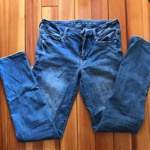 American eagle medium/light wash skinny jeans